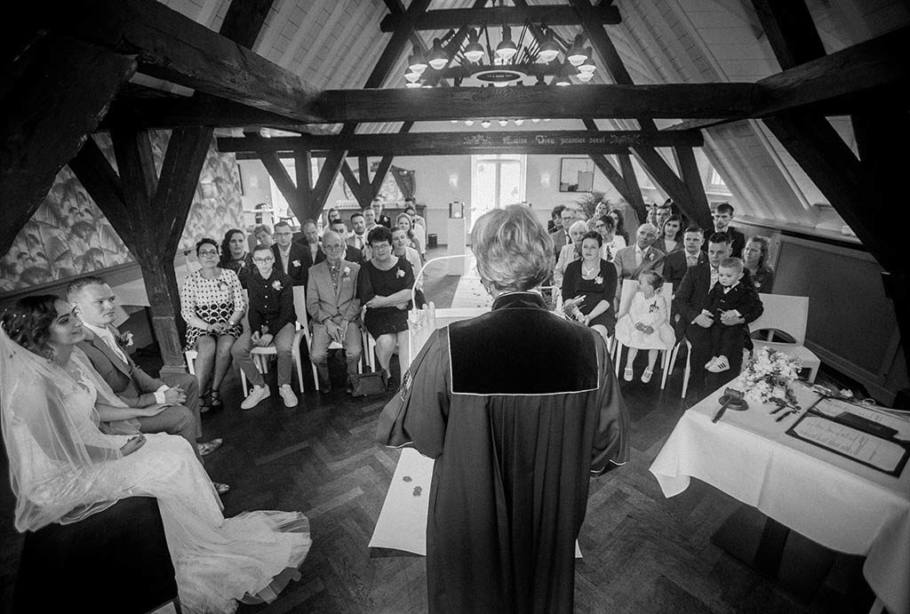 Trouwceremonie in Kasteel Maurick in Vught, fotografie Beeldbureau Trouwgeluk uit Vught.